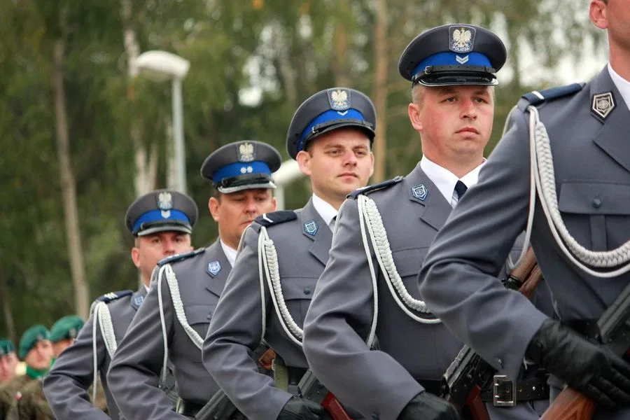 Ostrowscy policjanci odznaczeni (zdjęcia, wideo)