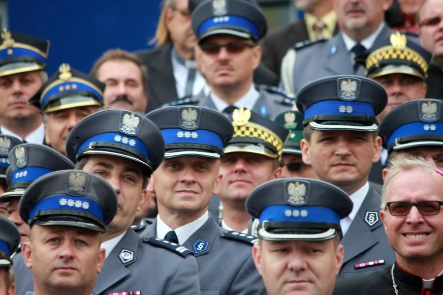 Ostrowscy policjanci odznaczeni (zdjęcia, wideo)