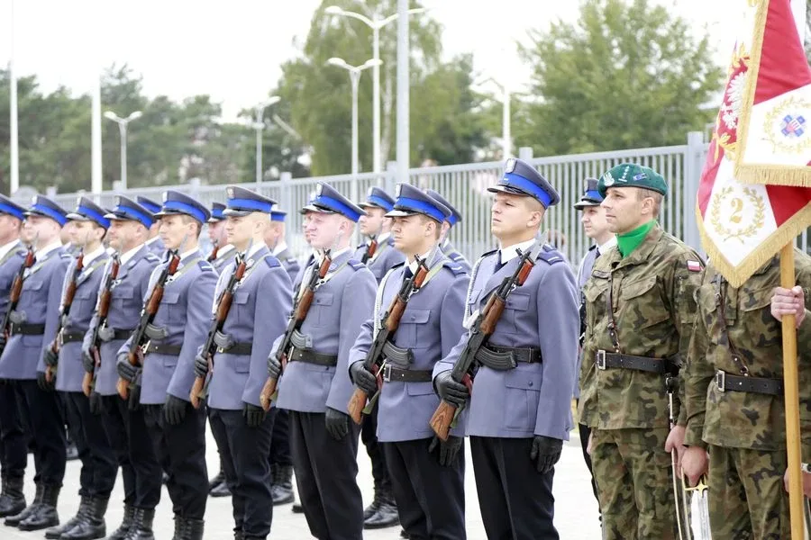 Ostrowscy policjanci odznaczeni (zdjęcia, wideo)