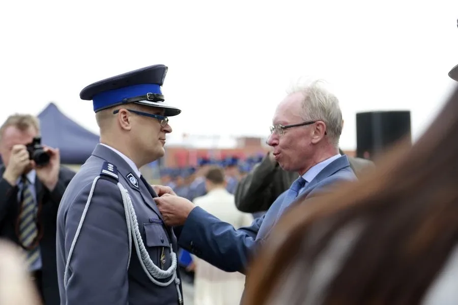 Ostrowscy policjanci odznaczeni (zdjęcia, wideo)