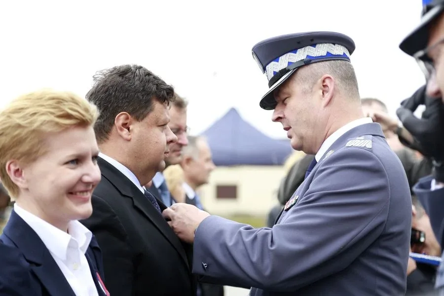 Ostrowscy policjanci odznaczeni (zdjęcia, wideo)