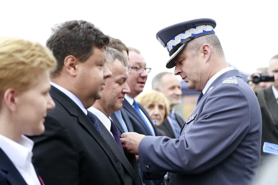Ostrowscy policjanci odznaczeni (zdjęcia, wideo)