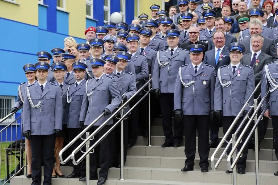 Ostrowscy policjanci odznaczeni (zdjęcia, wideo)