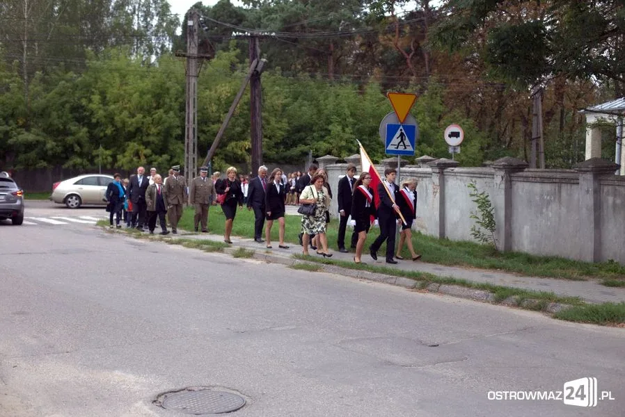 Rozpoczęcie roku szkolnego w ostrowskich szkołach (zdjęcia)