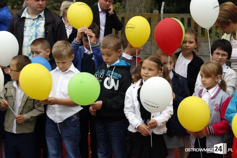 Rozpoczęcie roku szkolnego w ostrowskich szkołach (zdjęcia)
