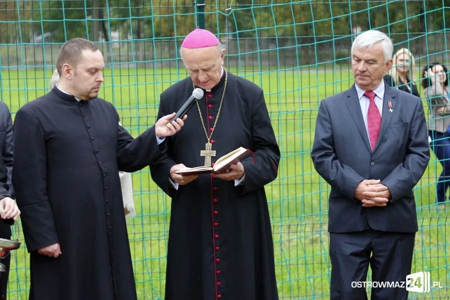 Rozpoczęcie roku szkolnego w ostrowskich szkołach (zdjęcia)