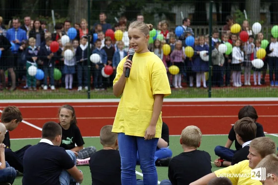 Rozpoczęcie roku szkolnego w ostrowskich szkołach (zdjęcia)