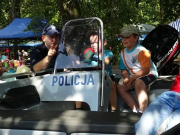 Policja na dożynkach w Komorowie (zdjęcia)