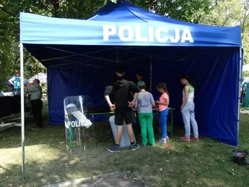 Policja na dożynkach w Komorowie (zdjęcia)