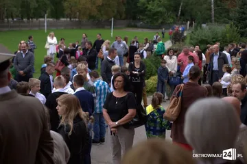 Rozpoczęcie roku szkolnego w ostrowskich szkołach (zdjęcia)