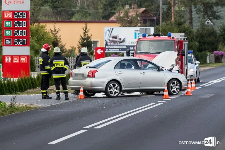 Wypadek w Ugniewie. 20-latek w szpitalu (foto)
