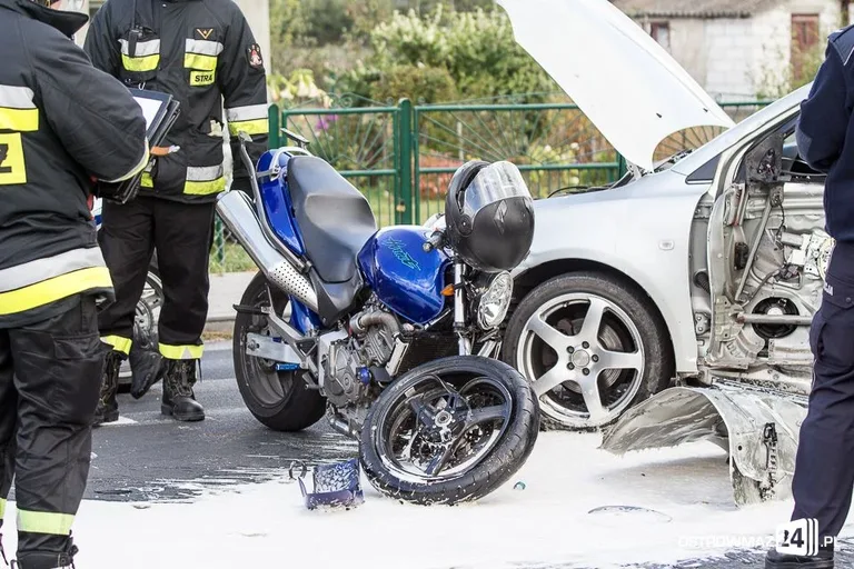 Wypadek w Ugniewie. 20-latek w szpitalu (foto)
