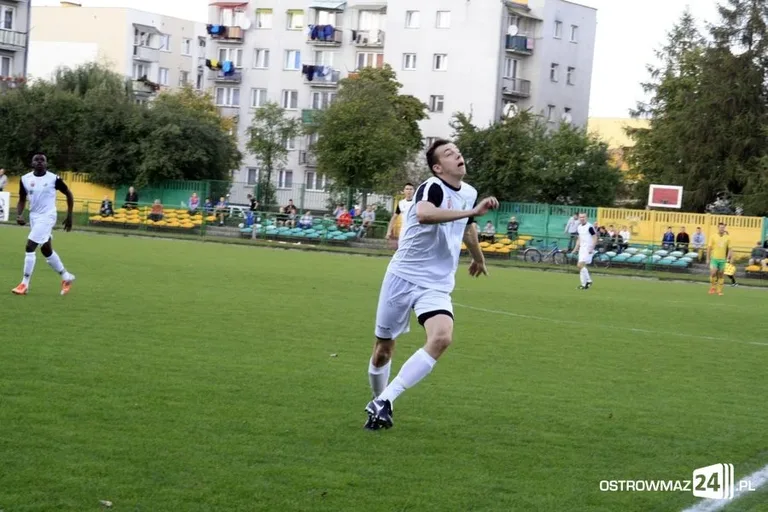 Sędzia główny gwiazdą meczu KS Ostrovia (zdjęcia, wideo)