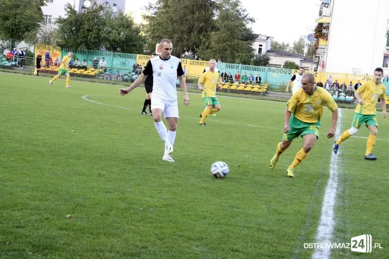Sędzia główny gwiazdą meczu KS Ostrovia (zdjęcia, wideo)