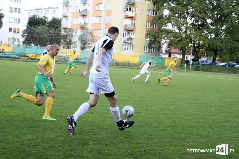 Sędzia główny gwiazdą meczu KS Ostrovia (zdjęcia, wideo)