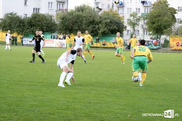 Sędzia główny gwiazdą meczu KS Ostrovia (zdjęcia, wideo)