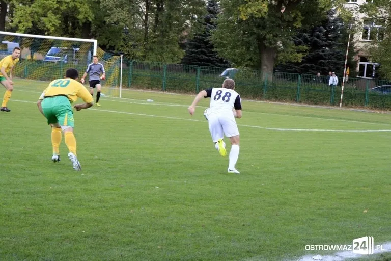 Sędzia główny gwiazdą meczu KS Ostrovia (zdjęcia, wideo)