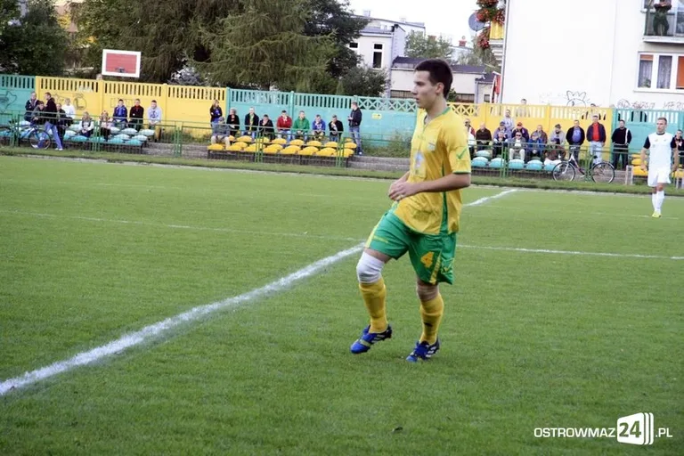 Sędzia główny gwiazdą meczu KS Ostrovia (zdjęcia, wideo)