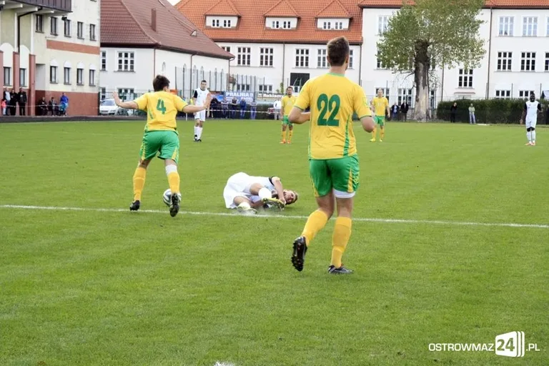 Sędzia główny gwiazdą meczu KS Ostrovia (zdjęcia, wideo)
