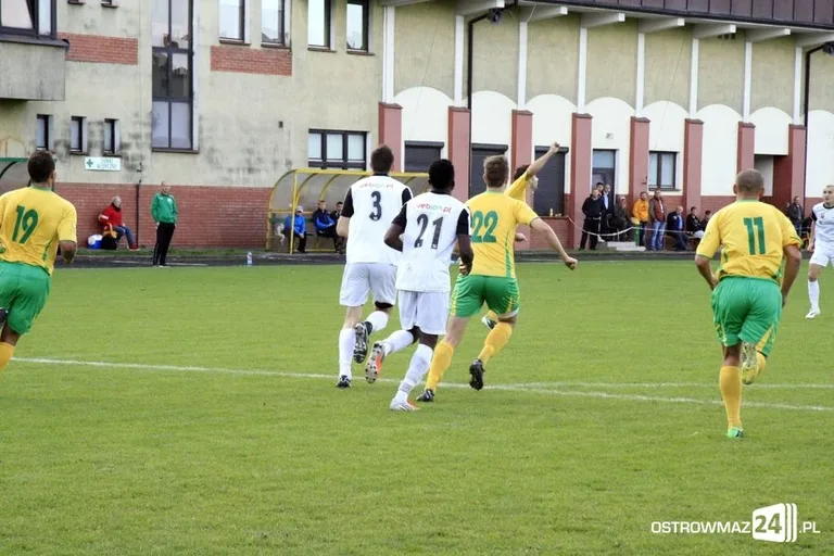 Sędzia główny gwiazdą meczu KS Ostrovia (zdjęcia, wideo)