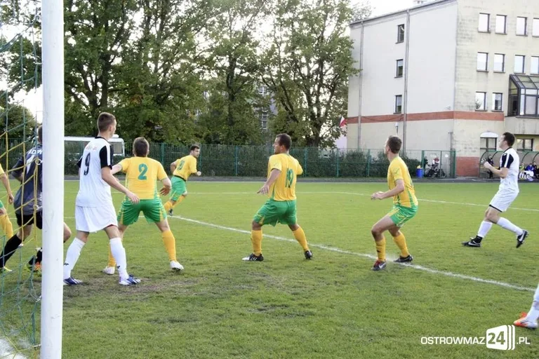 Sędzia główny gwiazdą meczu KS Ostrovia (zdjęcia, wideo)