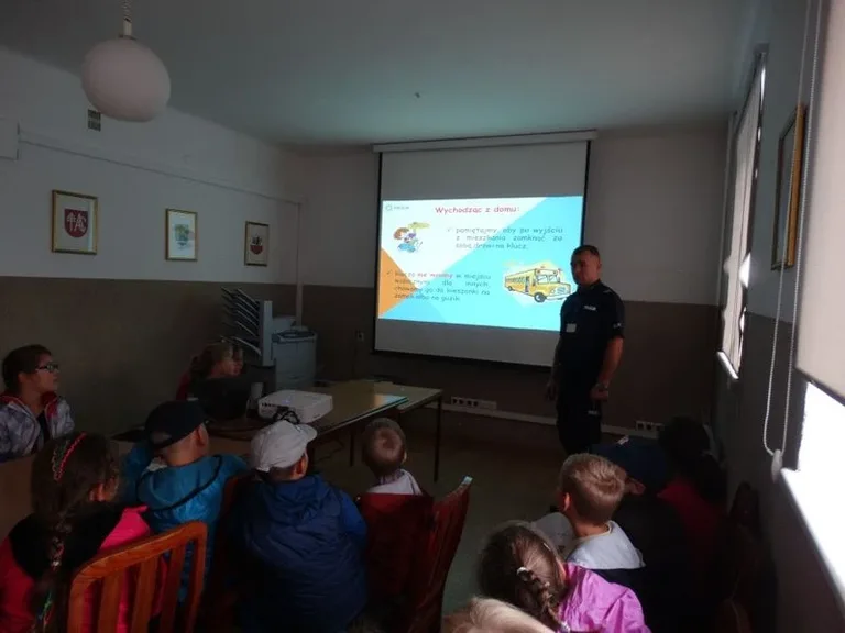 Dzieci odwiedziły komendę policji (zdjęcia)