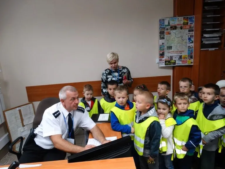 Dzieci odwiedziły komendę policji (zdjęcia)
