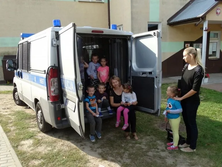 Policjanci odwiedzili dzieci w Komorowie (zdjęcia)