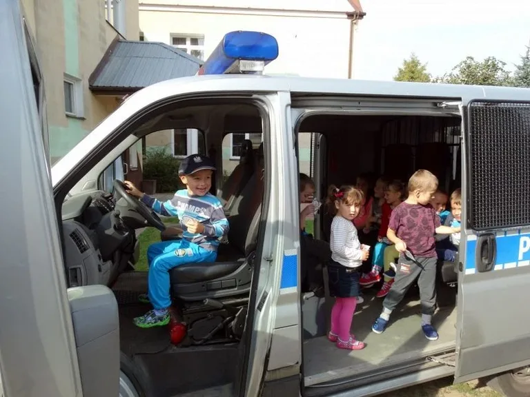 Policjanci odwiedzili dzieci w Komorowie (zdjęcia)