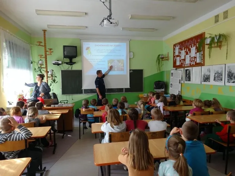 Policjanci odwiedzili dzieci w Komorowie (zdjęcia)