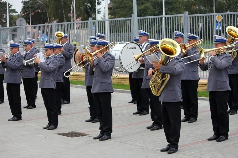 Ostrowscy policjanci odznaczeni (zdjęcia, wideo)