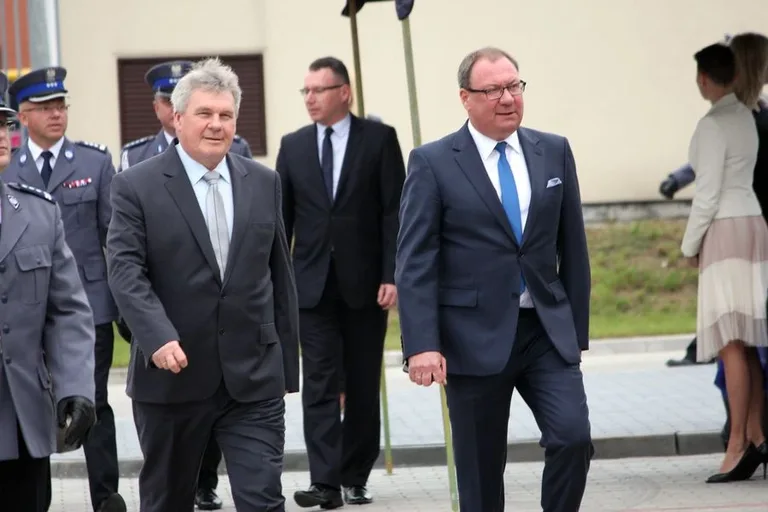Ostrowscy policjanci odznaczeni (zdjęcia, wideo)