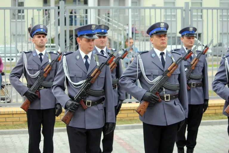 Ostrowscy policjanci odznaczeni (zdjęcia, wideo)
