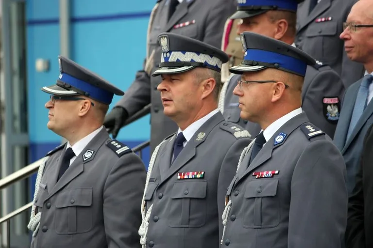 Ostrowscy policjanci odznaczeni (zdjęcia, wideo)