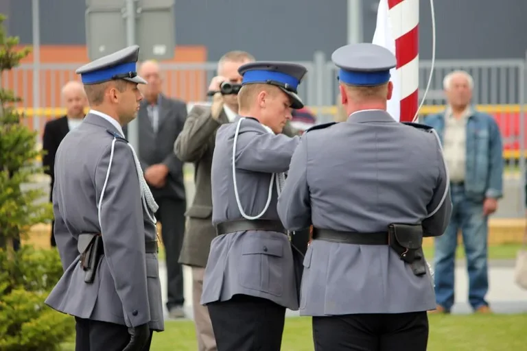 Ostrowscy policjanci odznaczeni (zdjęcia, wideo)