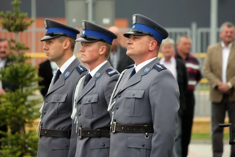 Ostrowscy policjanci odznaczeni (zdjęcia, wideo)