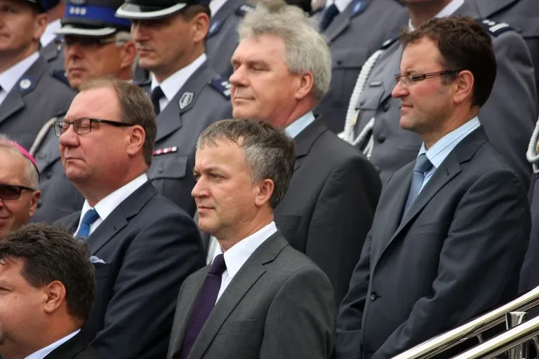 Ostrowscy policjanci odznaczeni (zdjęcia, wideo)
