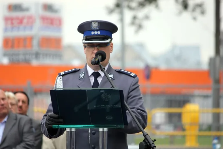 Ostrowscy policjanci odznaczeni (zdjęcia, wideo)