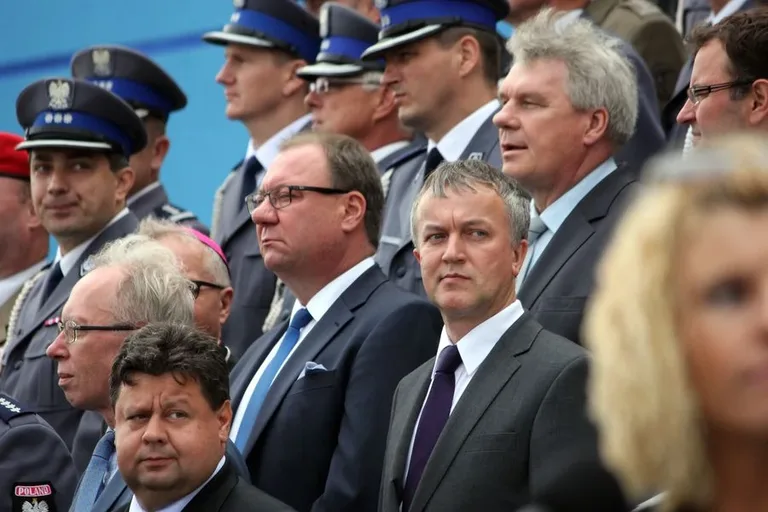Ostrowscy policjanci odznaczeni (zdjęcia, wideo)
