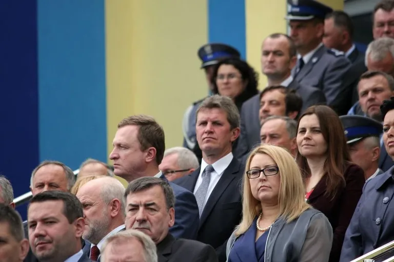 Ostrowscy policjanci odznaczeni (zdjęcia, wideo)