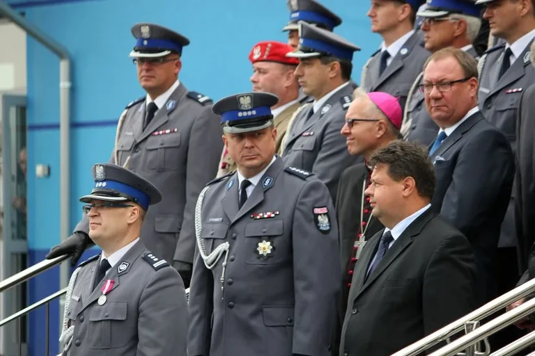 Ostrowscy policjanci odznaczeni (zdjęcia, wideo)
