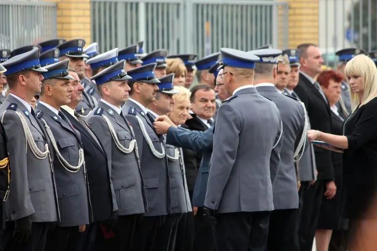 Ostrowscy policjanci odznaczeni (zdjęcia, wideo)