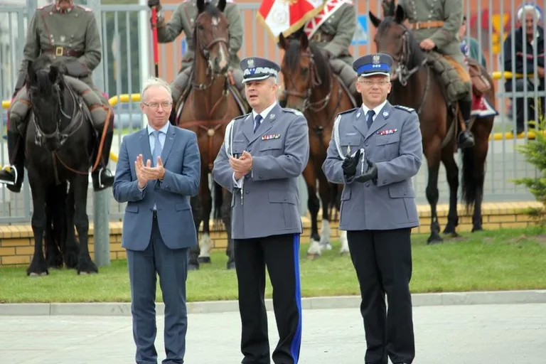 Ostrowscy policjanci odznaczeni (zdjęcia, wideo)