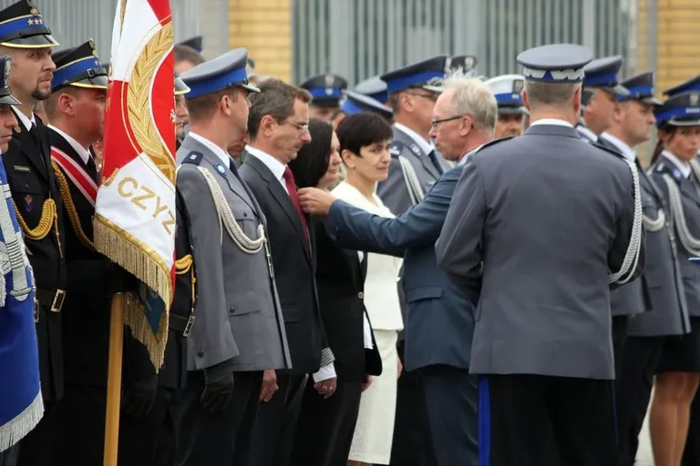 Ostrowscy policjanci odznaczeni (zdjęcia, wideo)