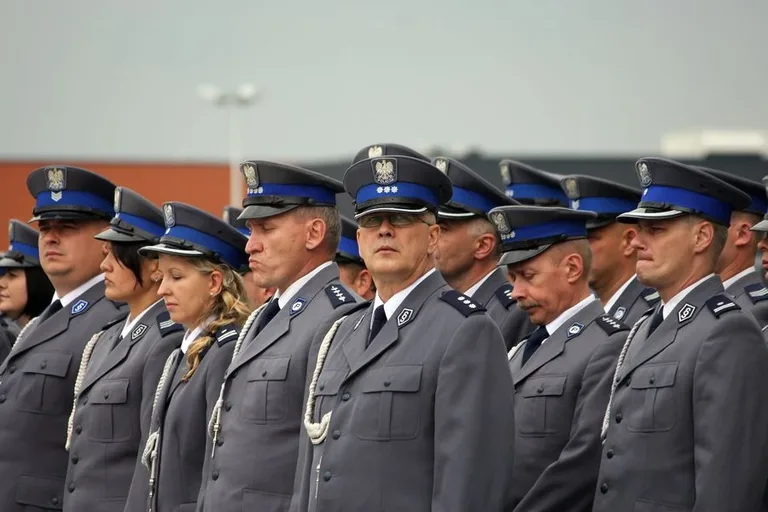 Ostrowscy policjanci odznaczeni (zdjęcia, wideo)