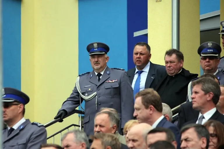 Ostrowscy policjanci odznaczeni (zdjęcia, wideo)