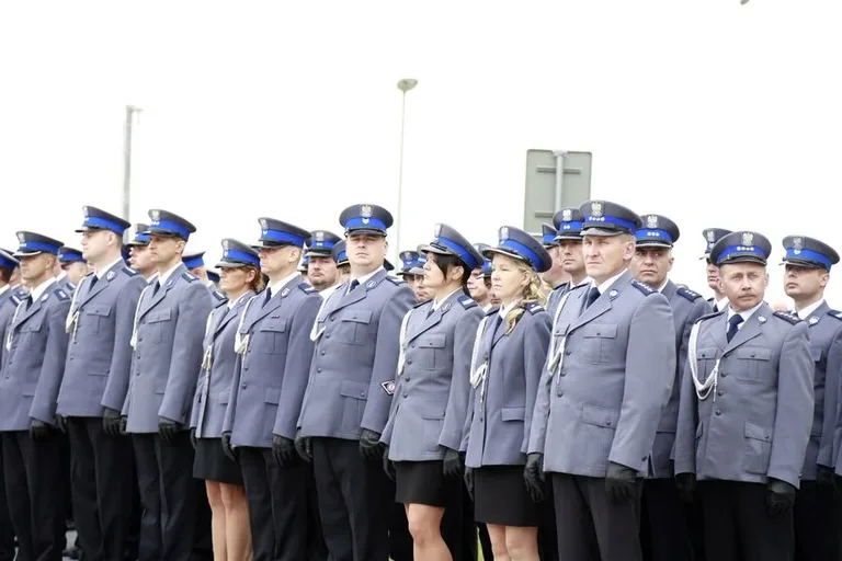 Ostrowscy policjanci odznaczeni (zdjęcia, wideo)