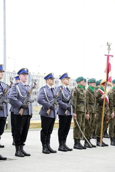 Ostrowscy policjanci odznaczeni (zdjęcia, wideo)