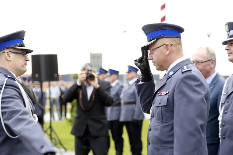Ostrowscy policjanci odznaczeni (zdjęcia, wideo)