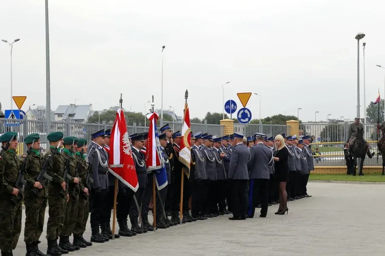 Ostrowscy policjanci odznaczeni (zdjęcia, wideo)